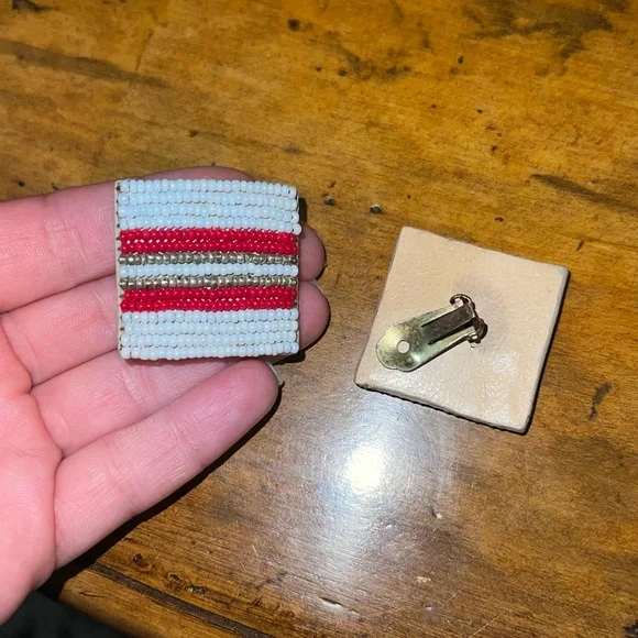 Vintage Hand Beaded Earring - Picture 3 of 3